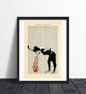 Alte Buchseite Bedruckt mit "Lovesick" - BANKSY | Architektur Readable Art