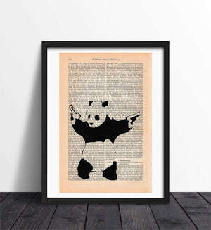 Vintage Buchseite Bedruckt mit Panda von Banksy  | Architektur Readable Art