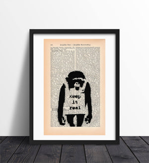 Alte Buchseite Bedruckt mit Dem Affen vom BANKSY | Architektur Readable Art