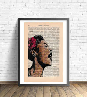 Alte Vintage Buchseite Bedruckt mit Frau von BANKSY | Architektur Readable Art