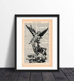 Kunstdruck | Alte Buchseite Kunstvoll Bedruckt mit Erzengel Michael | Readable Art