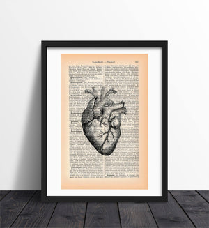 Alte Buchseite Kunstvoll Zur Deko mit Art Herz Bedruckt | Readable Art