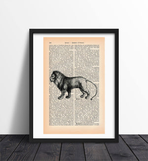 Alte Buchseite Kunstvoll Bedruckt mit Löwenzeichnung | Readable Art