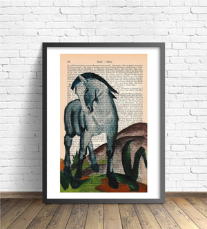 Alte Buchseite Bedruckt mit Blaues Pferd von Franz Marc | Readable Art